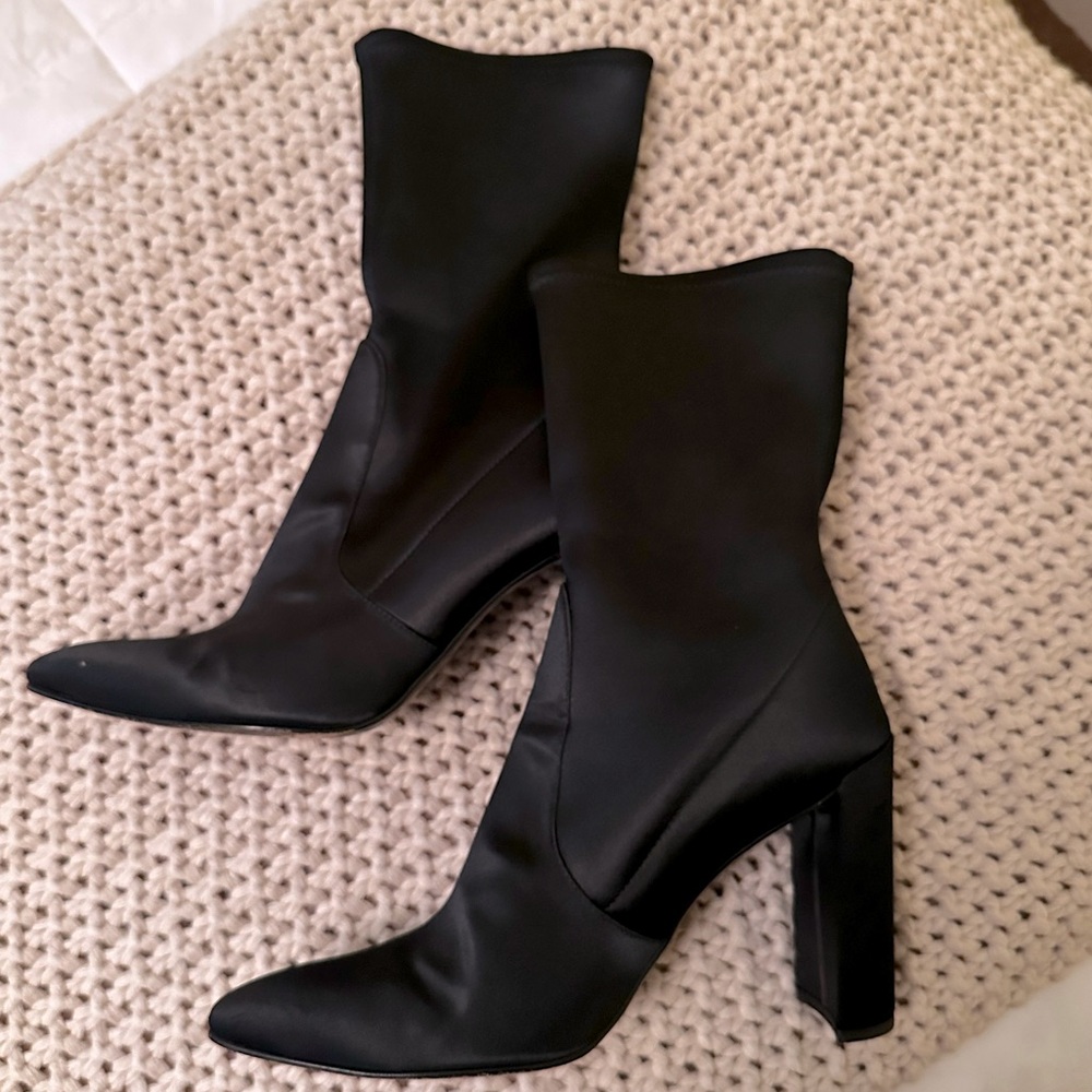 STUART WEITZMAN 2017 Clinger Stretch Satin Ankle Boot SZ 11.5